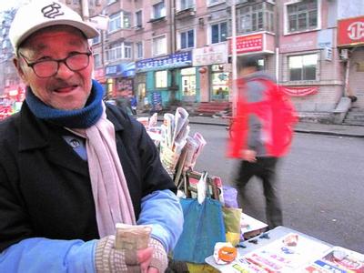 一个卖报老人(卖报卖出的经营哲学)